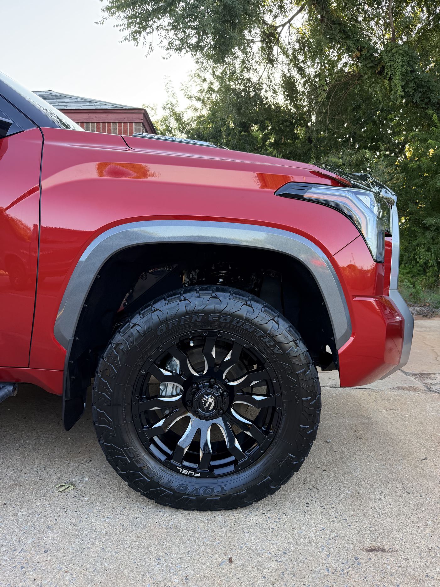 Toyota Tundra with a deep gloss finish after detailing